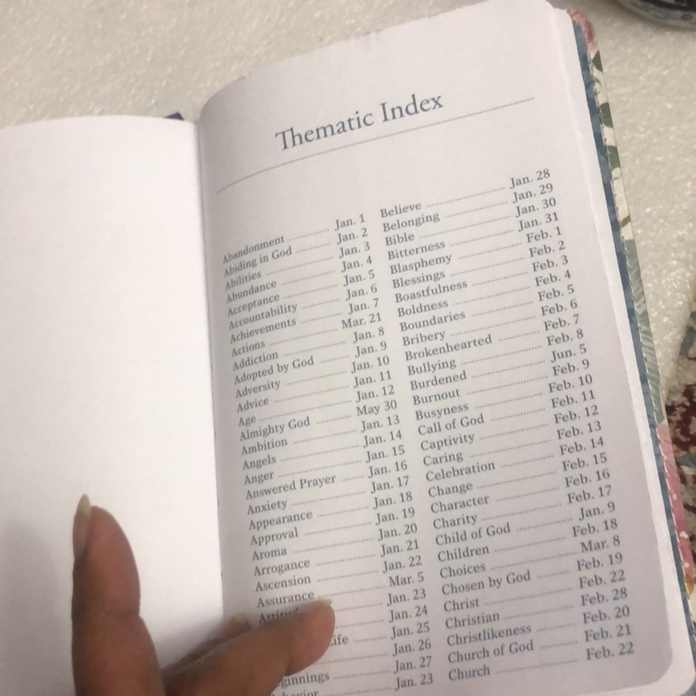 The pocket Bible Devotional for Women - Picture 9 of 12